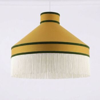 Suspension conique en tissu moutarde et ivoire avec franges et finitions velours vert