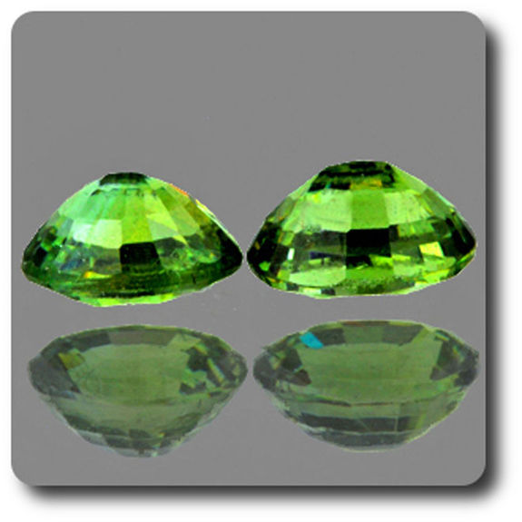 0.59CT. 2 pcs DEMANTOID GARNET. IF
