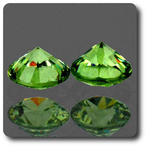 0.30CT. 2 pcs DEMANTOID GARNET. IF