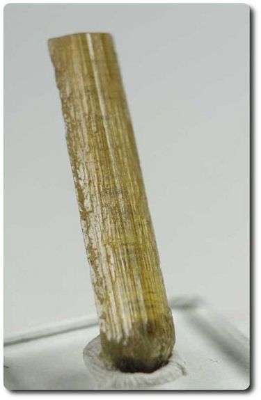 7.82 cts ORANGE CLINOZOISITE