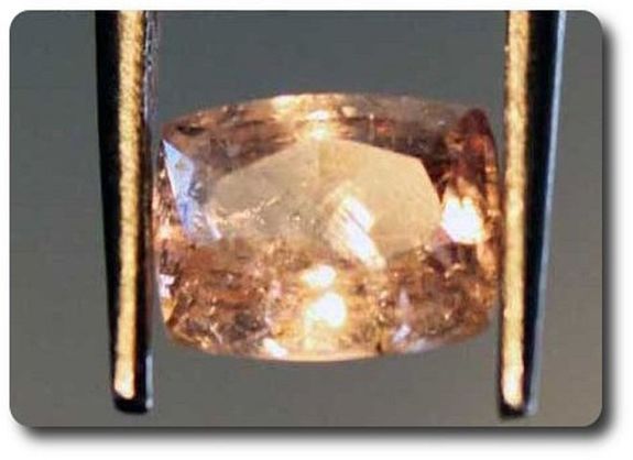 0.36CT. COLOR CHANGE AXINITE-(Mg) . VS