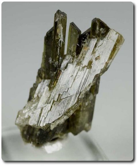 34.15 cts FADEN EPIDOTE CRYSTAL
