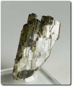 34.15 cts FADEN EPIDOTE CRYSTAL
