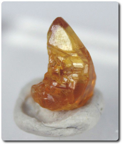 1,35 cts CLINOHUMITE CRYSTAL