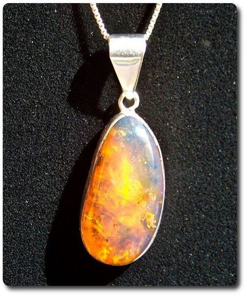 PENDENTIF AMBRE BLEU