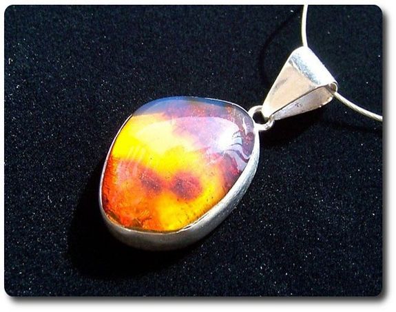 PENDENTIF AMBRE BLEU