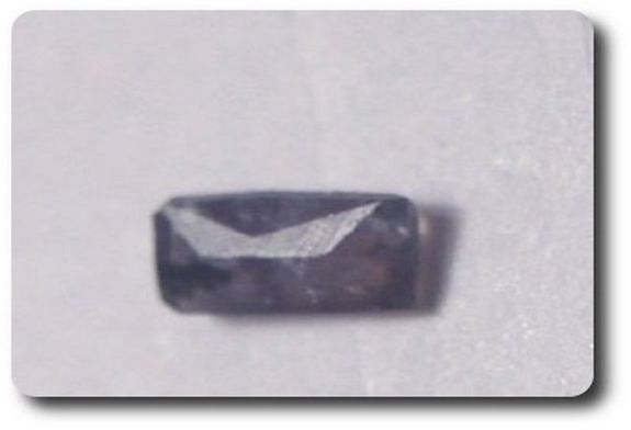 0.02 cts SCORODITE COULEUR CHANGEANTE