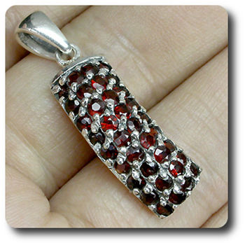 GARNET PENDANT