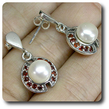 GARNET & PEARL EARRINGS