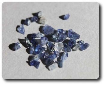 0.07 cts CRISTAL DE BENITOITE ( l'unité )