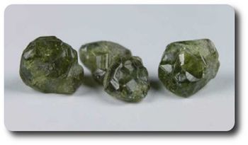 9,57 cts LOT DE 4 GRENAT ANDRADITE