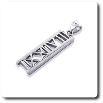 PENDENTIF CHIFFRES ROMAINS . 3.80 g