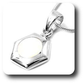 Mother of Pearl Pendant. 1.50 g