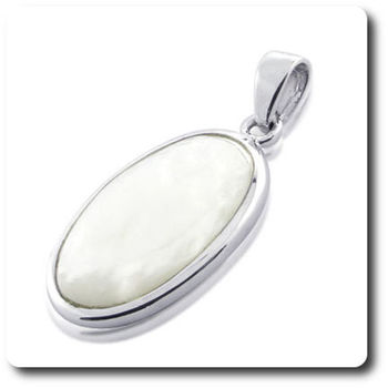 Mother of Pearl Pendant. 3.60 g