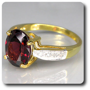 GARNET & DIAMOND RING