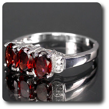 BAGUE GRENAT & DIAMANT