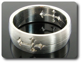 BAGUE HOMME MOTIF CROIX