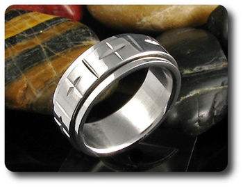 BAGUE HOMME MOTIF 8 CROIX