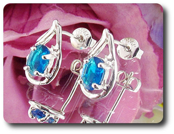 BOUCLES D'OREILLE SAPHIR BLEU