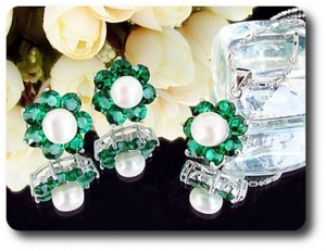 21x5mm Green Emerald & Pearl Pendant Earrings Set