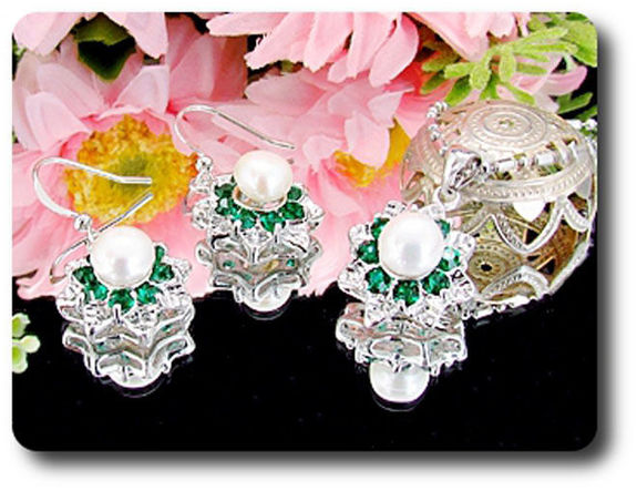 24x3mm Green Emerald & Pearl Pendant Earrings Set