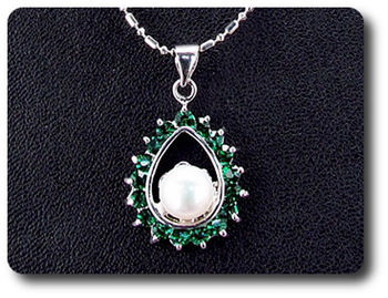 41x3mm Green Emerald & Pearl Pendant Earrings Set
