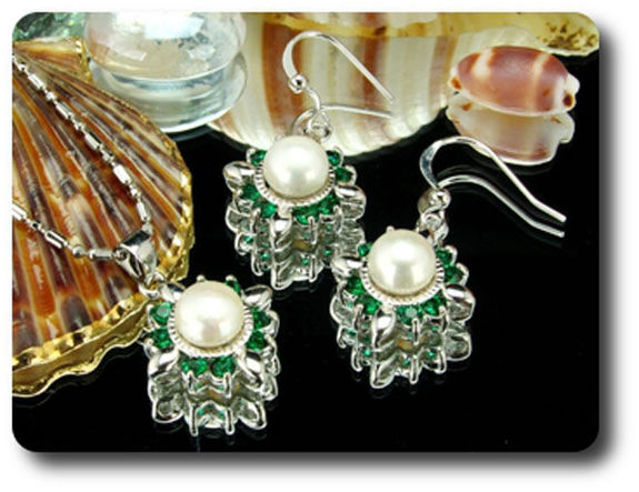 24x3mm Green Emerald & Pearl Pendant Earrings Set