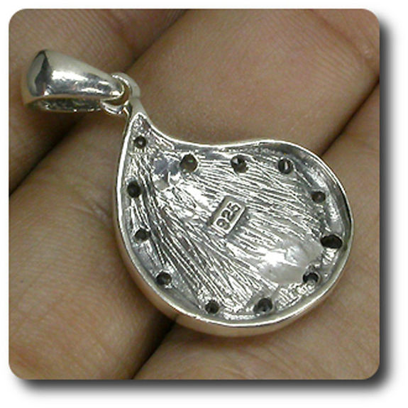 PENDENTIF SAPHIR & NACRE