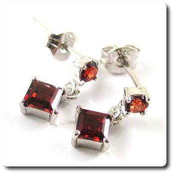 BOUCLES D'OREILLE GRENAT