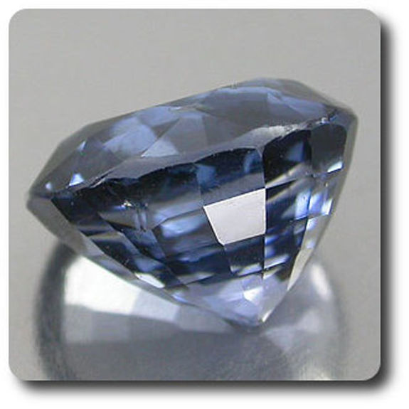 1.35 cts SPINELLE BLEU . VS
