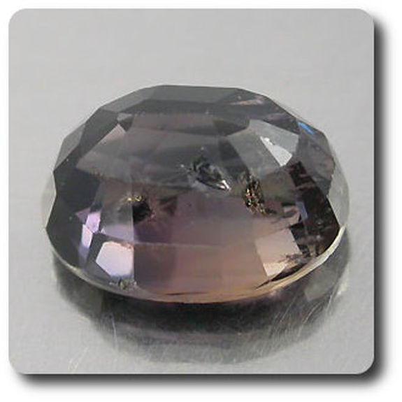 1.20 cts SAPHIR COULEUR CHANGEANTE. Non Chauffé.