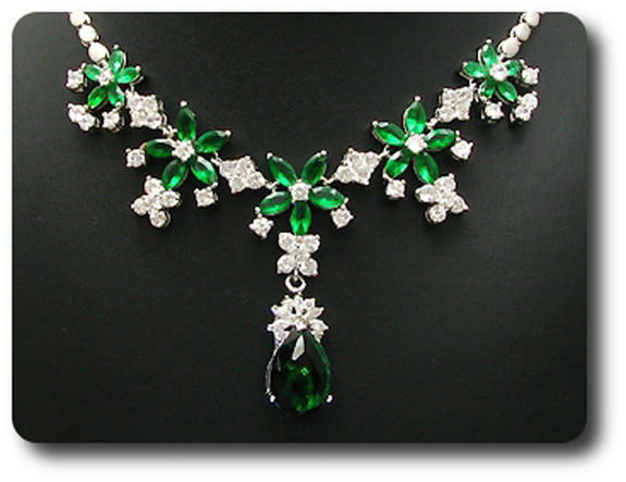 COLLIER EMERAUDE