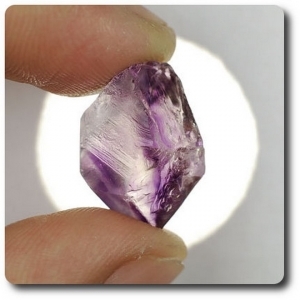16.93 carats CRISTAL D' AMETHYSTE