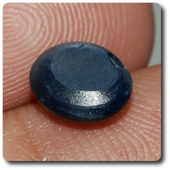 Saphir étoilé noir de Thaïlande 6,18 carats - Canada Saphir étoilé noir de Thaïlande 6,18 carats - Canada