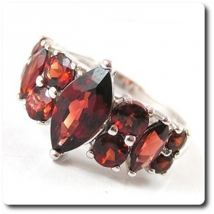 GARNET RING