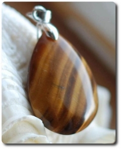 35.00 cts PENDENTIF OEIL DE TIGRE