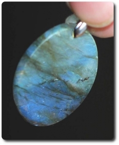 35.00 CT. Natural Labradorite pendant