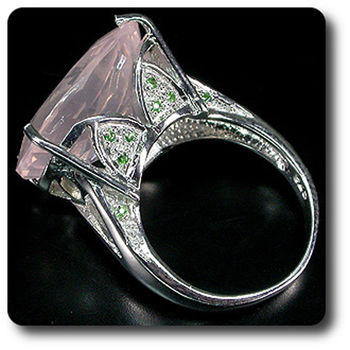 ROSE QUARTZ & TSAVORITE GARNET RING