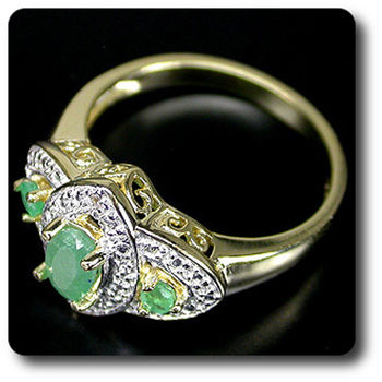 EMERALD & DIAMOND RING