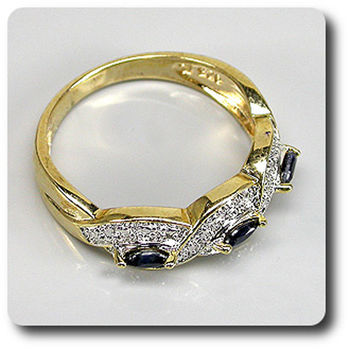 BLACK SAPPHIRE & DIAMOND RING