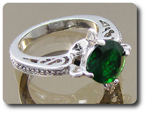 8 mm Green Emerald Ring