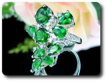 9x8-5 mm Green Emerald Ring