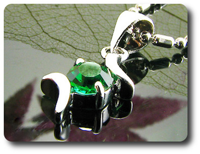 Pendentif Plaqué Or Avec Émeraude - Neuf, Sans Emballage, Style Élégant