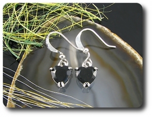 BOUCLES D'OREILLE SAPHIR NOIR