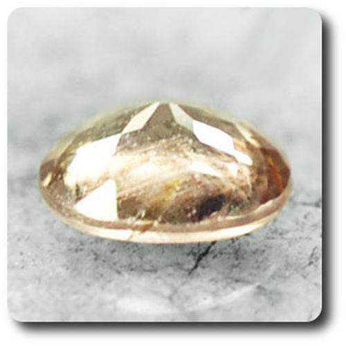 0.61 cts GRENAT COULEUR CHANGEANTE. VS1