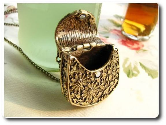 PENDENTIF SAC A MAIN