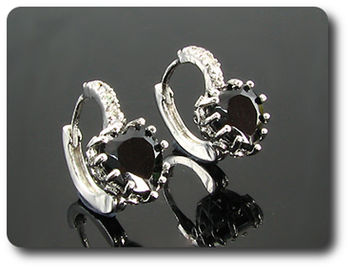 BOUCLES D'OREILLE SAPHIR NOIR