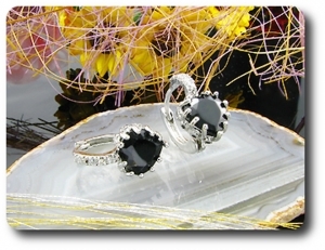 BOUCLES D'OREILLE SAPHIR NOIR