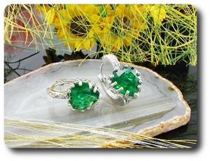 2 x 9 mm Green Emerald Earrings