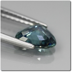 0.78 cts SAPHIR BLEU VERT . VS2. Non Chauffé.